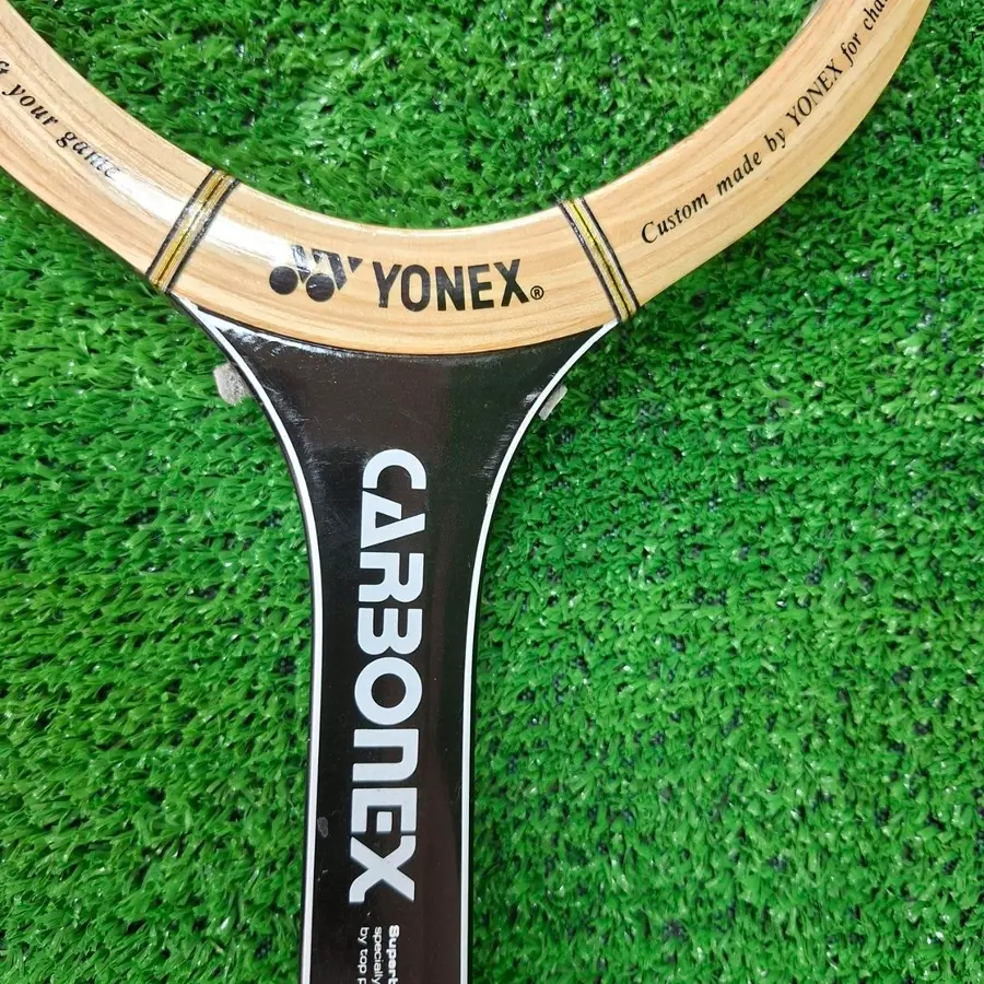 Винтажная теннисная ракетка Yonex Carbonex (Мартина Навратилова)